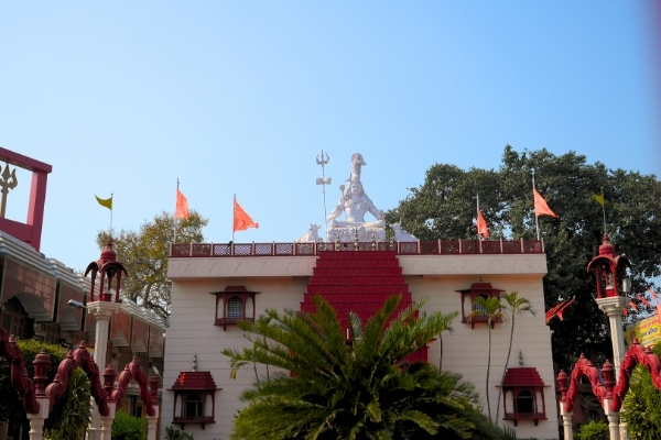 तीन वट वृक्षों के बीच प्रकट हुए महादेव – श्री त्रिवटी नाथ मंदिर की चमत्कारी कहानी